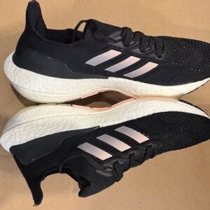 Adidas Ultraboost 22 Heat RDY Women’s 9 Black & Pink Running Shoes H01174